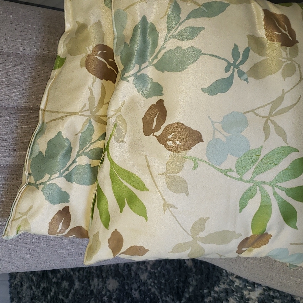 Pillows - Picture 2 of 7